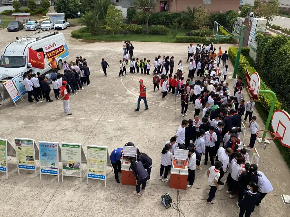 河前小学师生参与大篷车活动