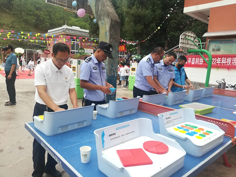 云南永平县科协到龙门乡大罗午村完小开展“2022年科技活动周暨全国科技工作者日”科技志愿服务进校园活动