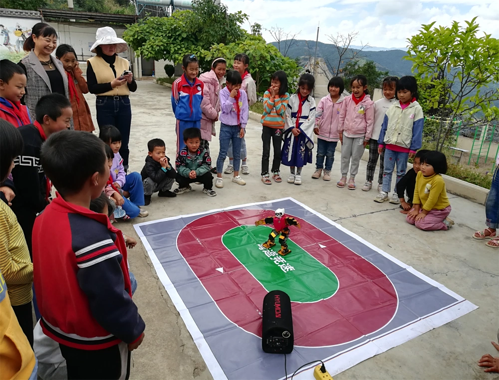 云南省永平县厂街乡义路村完小大篷车进校园宣传活动
