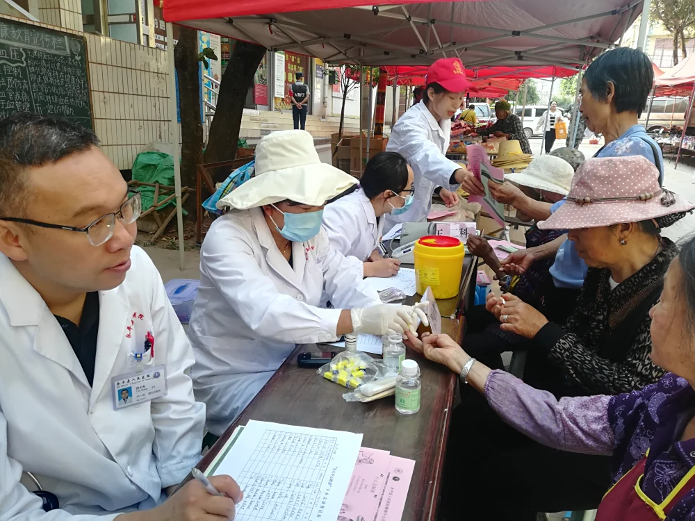 云南永平县水泄乡大篷车进农村反邪教宣传活动