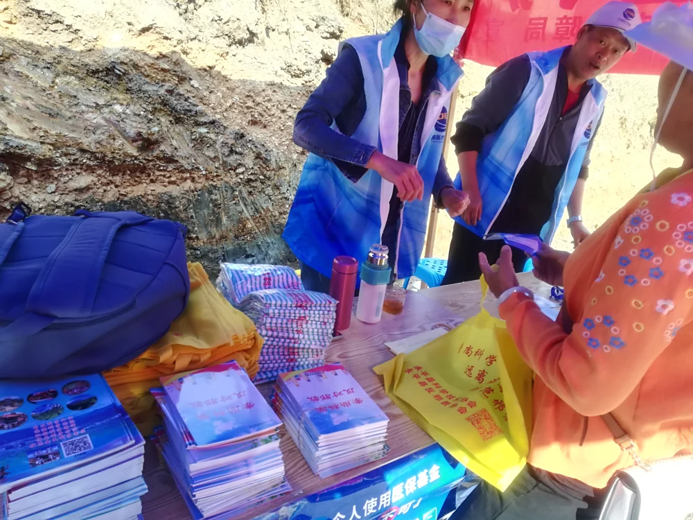 云南永平县科协科普大篷车进农村反邪教宣传活动