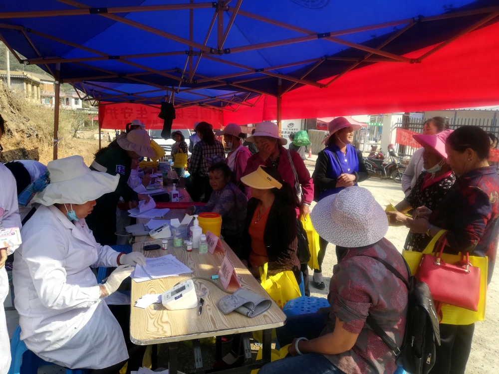 云南永平县科协科普大篷车进农村反邪教宣传活动