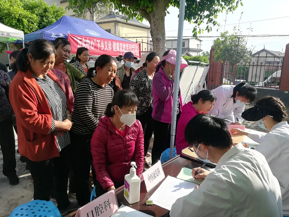 云南永平县科协到博南镇七屯村开展科普宣传义诊服务活动