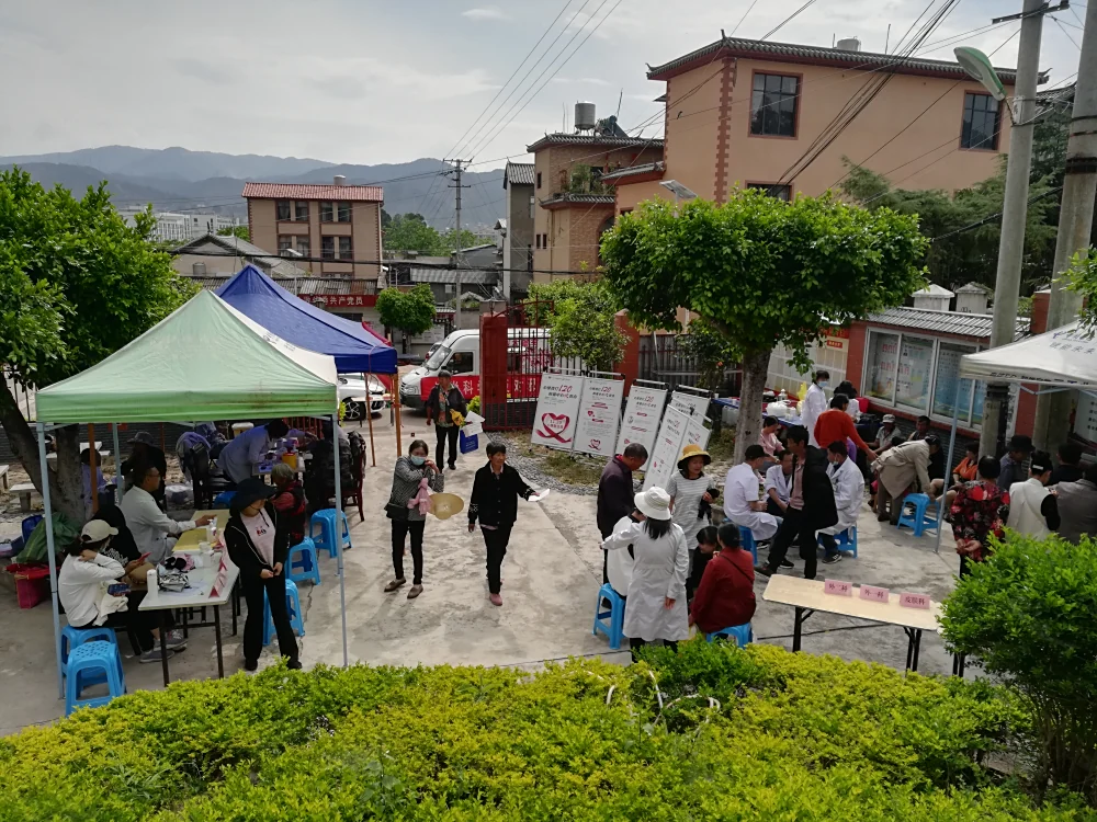 云南永平县科协到博南镇七屯村开展科普宣传义诊服务活动