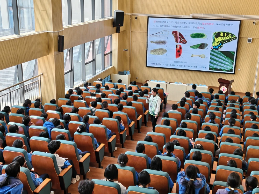 云南永平县科协到县一中开展大篷动车进校园“消防+科普”昆虫科普进校园活