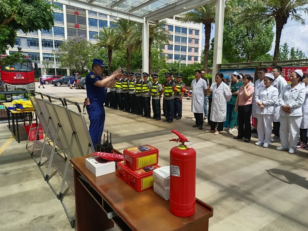 云南永平县科协到县医院开展“院坝话消防”宣传培训暨“全国科技工作者日”科普大篷车“五进”科技志愿服务活动