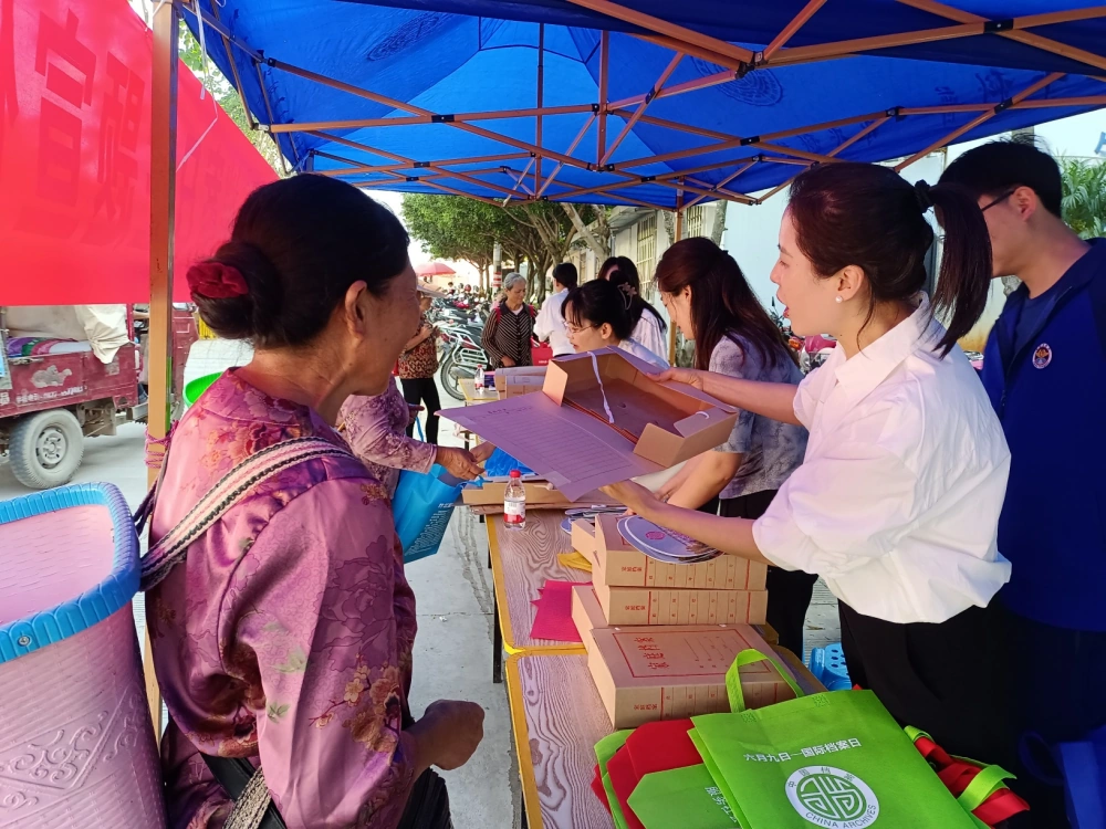 云南永平县杉阳镇开展“请听档案说”6.9国际档案日暨“全国科技工作者日”科技志愿服务活动