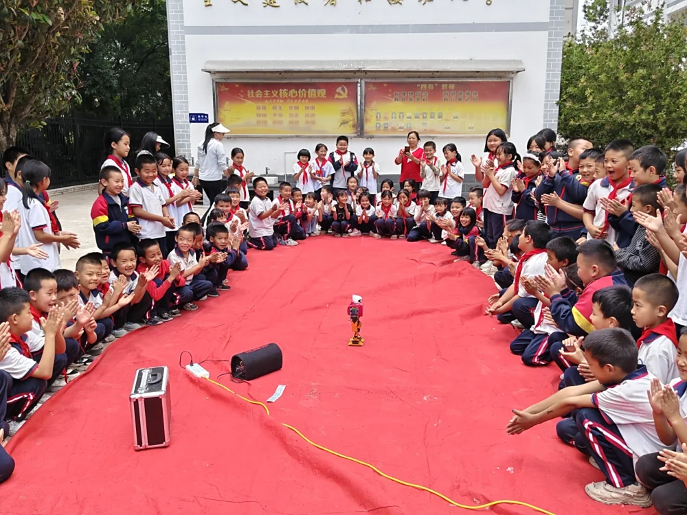 云南永平县科协到杉阳镇阿海寨村完小开展“全国科技工作者日”大篷车进校园 科技志愿服务活动