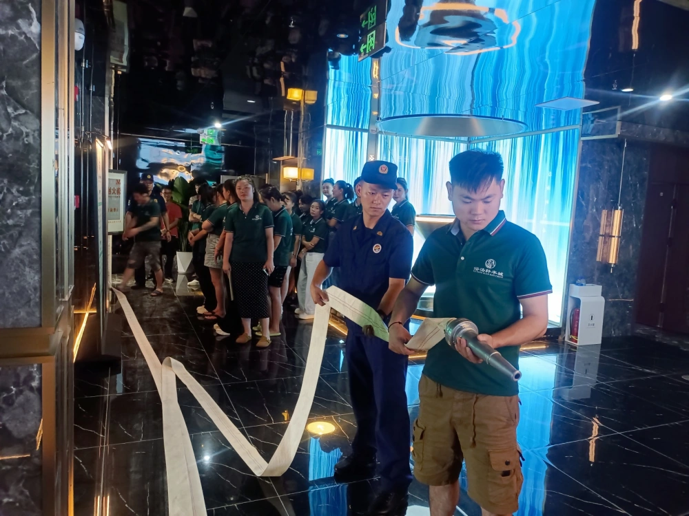 云南永平县科协到逸品大酒店开展“院坝话消防”科普大篷车进企业志愿服务培训活动