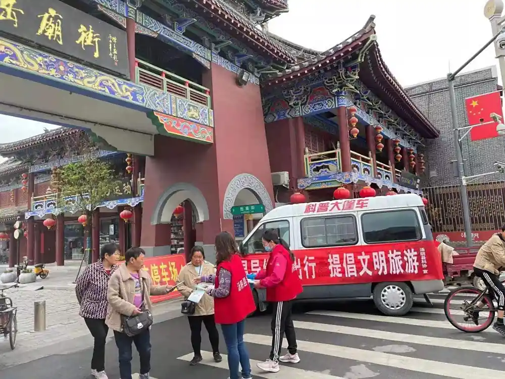 科普志愿之发放宣传资料