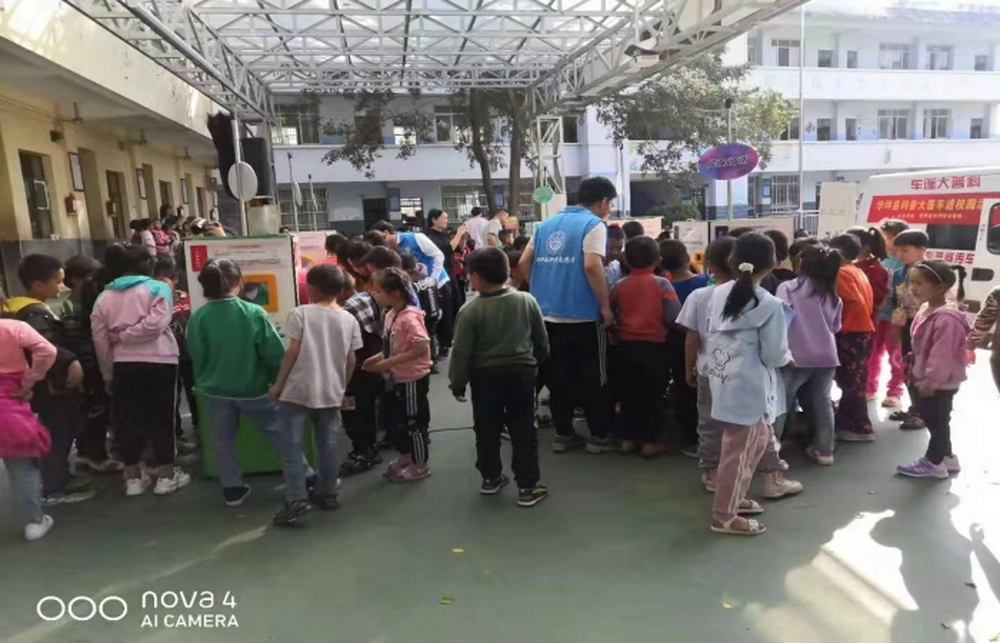 学生参观体验现场