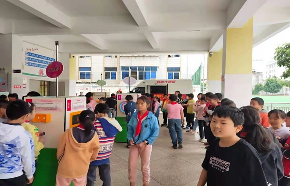 学生体验科普项目