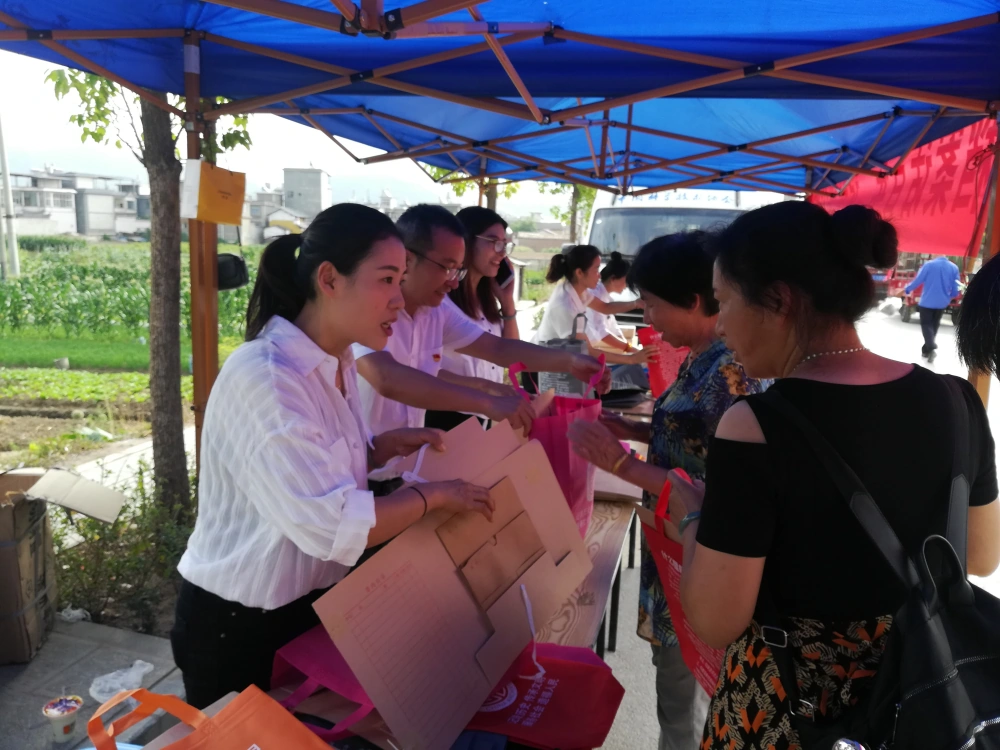 云南永平县科协6.9国际档案日科普大篷车进社区宣传活动