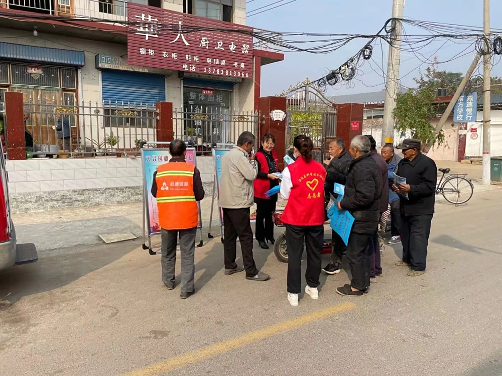 科普志愿者发放科普资料