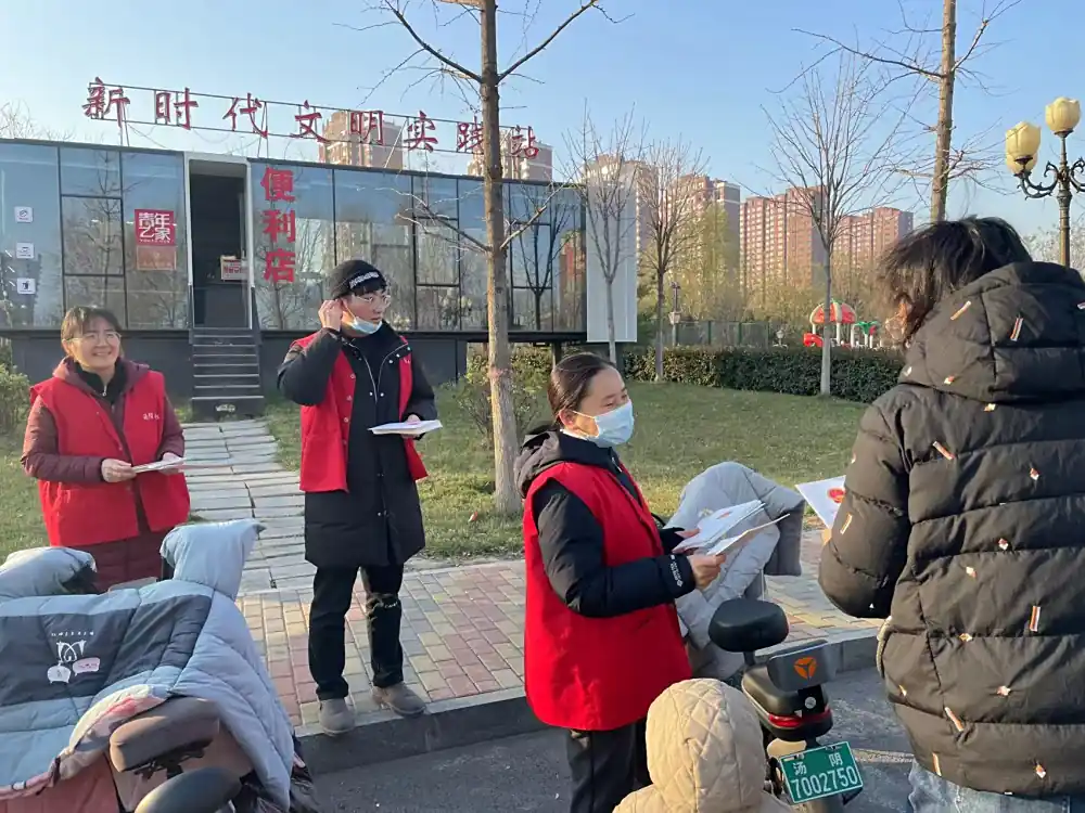 科普志愿者发放科普资料