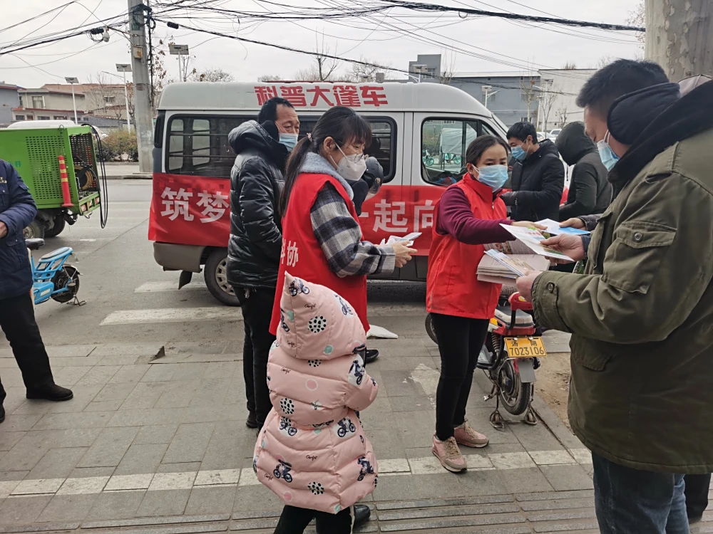 科普志愿者发放科普子资料