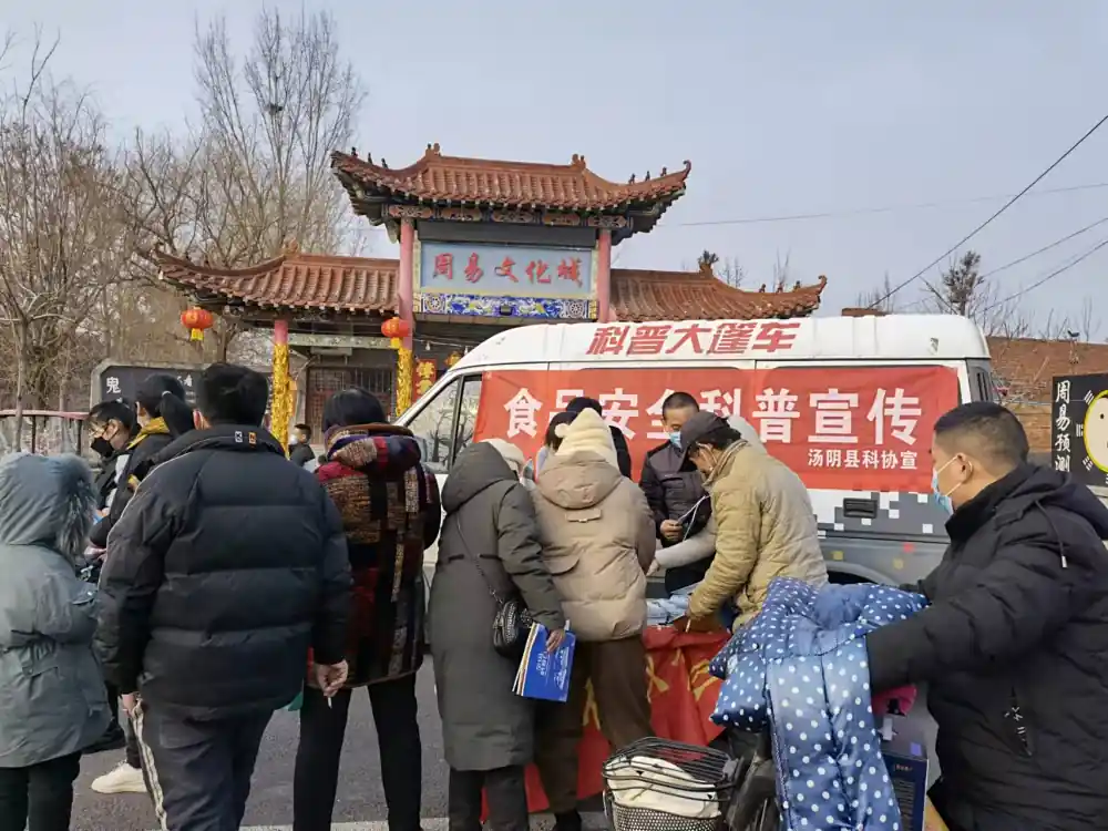 科普志愿者发放科普子资料