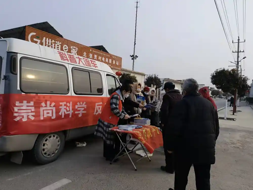 科普志愿者发放科普子资料