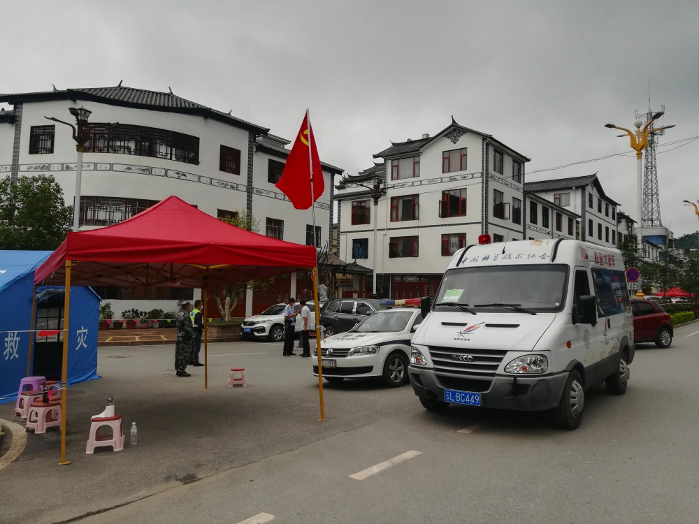 云南永平县科协开展封控区疫情防控流动语音科普宣传