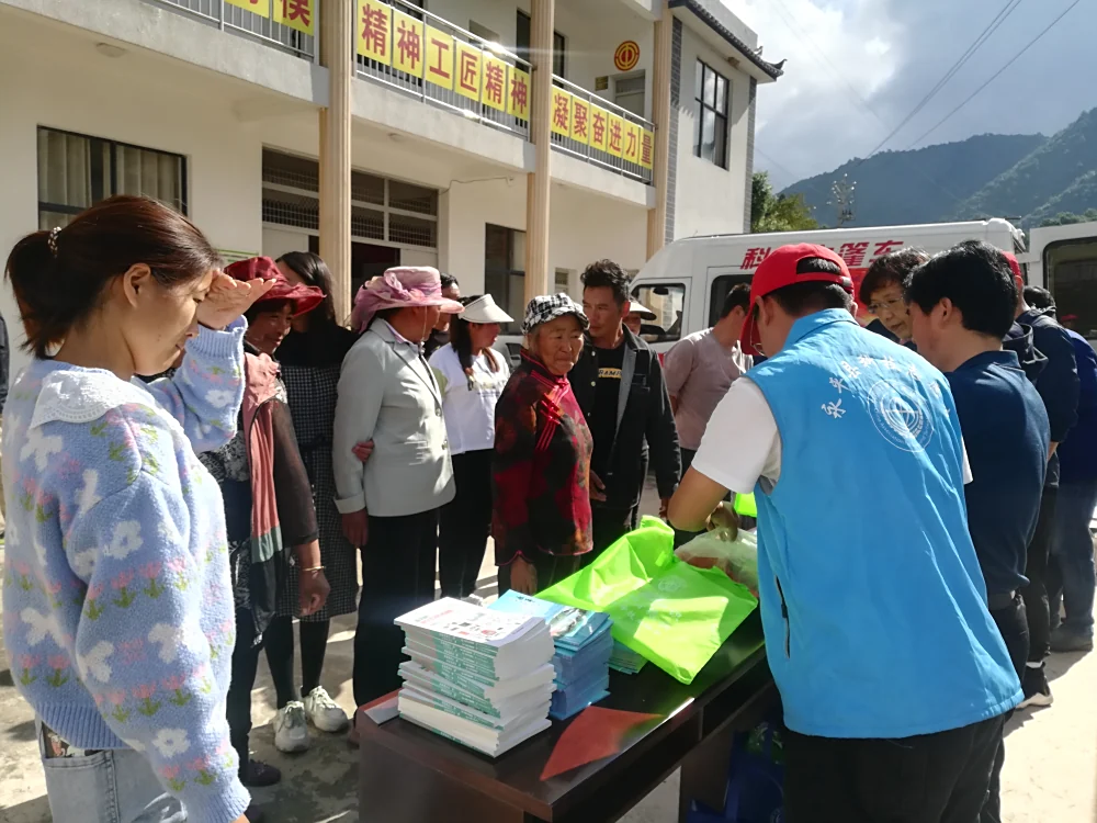 云南永平县2022年科普大篷车联合行动进企业活动
