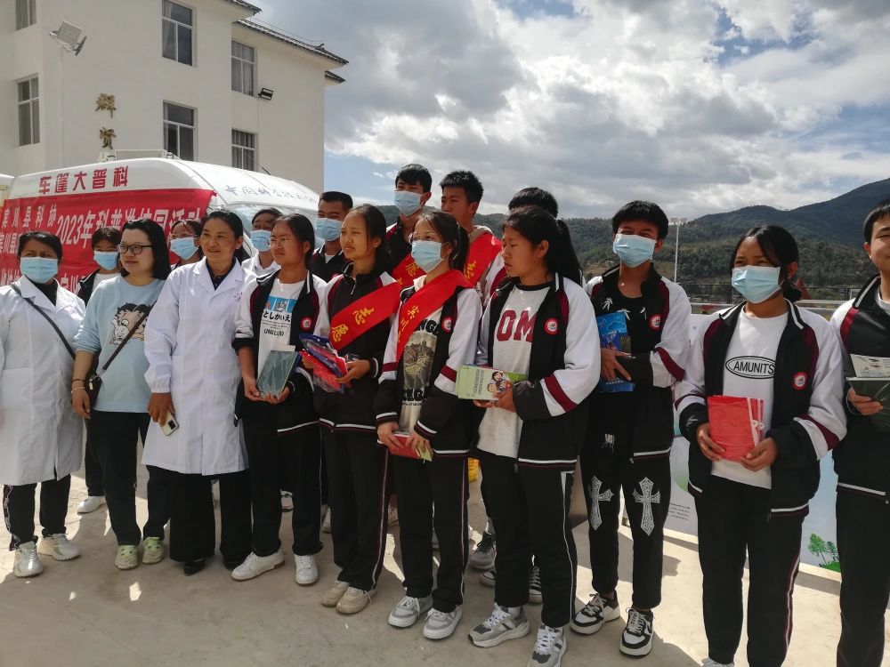 云南大理州科协到宾川县九义学校开展大篷车联合行动进校园活动