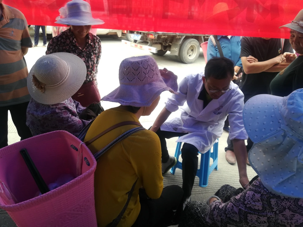 杉阳镇科普进农村健康宣教义诊服务活动