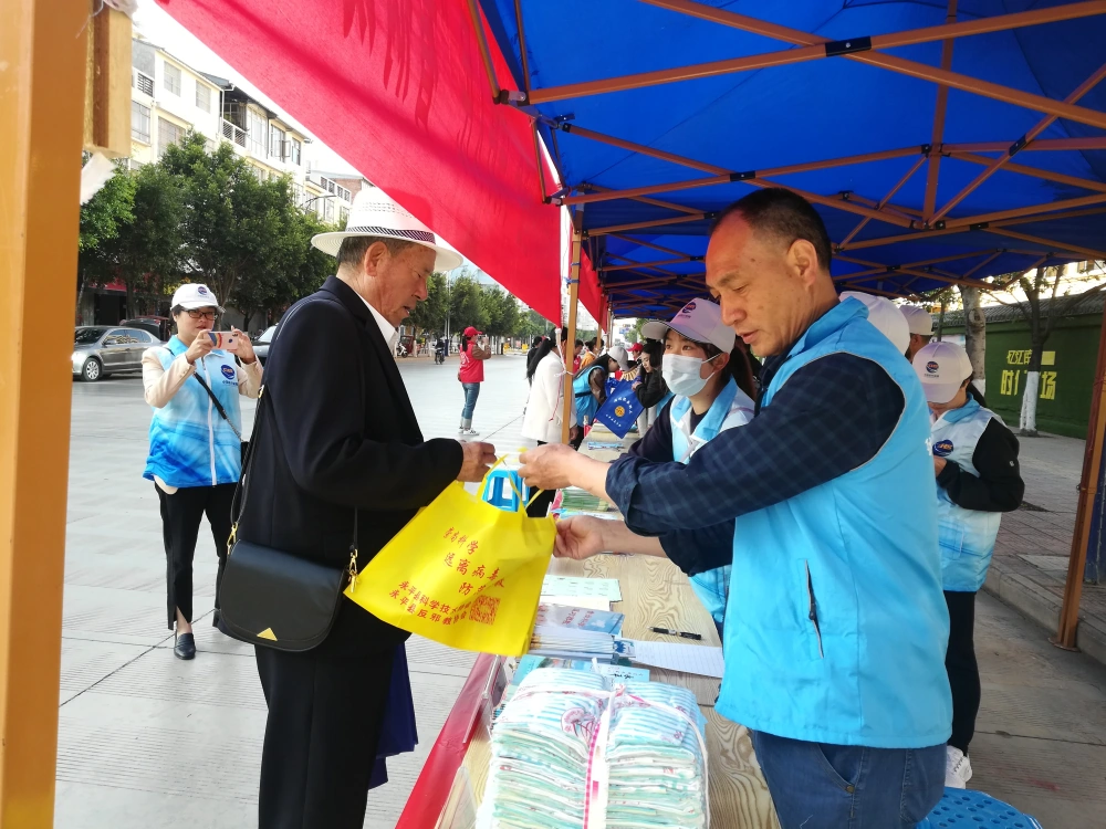 永平县科协“庆五一”科普进社区反邪教宣传活动