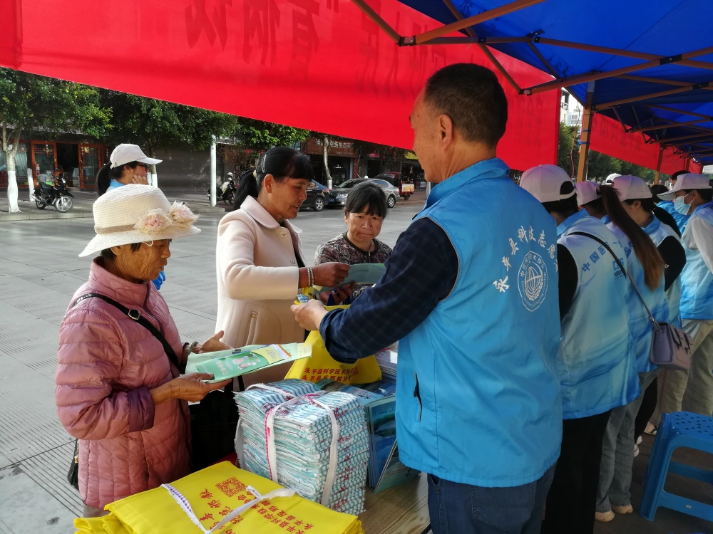 永平县科协“庆五一”科普进社区反邪教宣传活动