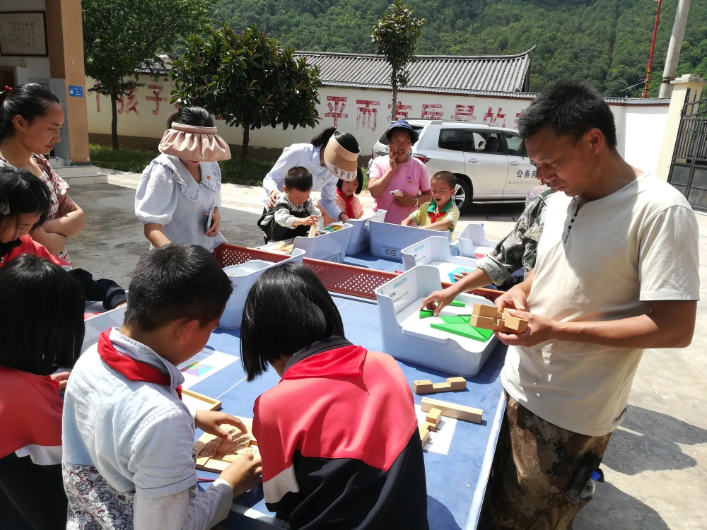永平县北斗乡黄连村完小科普进校园“庆六一”活动