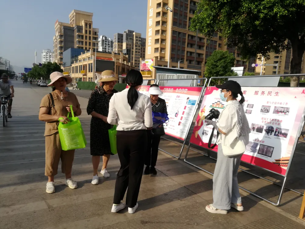 云南永平县科协到博南镇银江社区开展6.9国际档案日科普进社区宣传活动