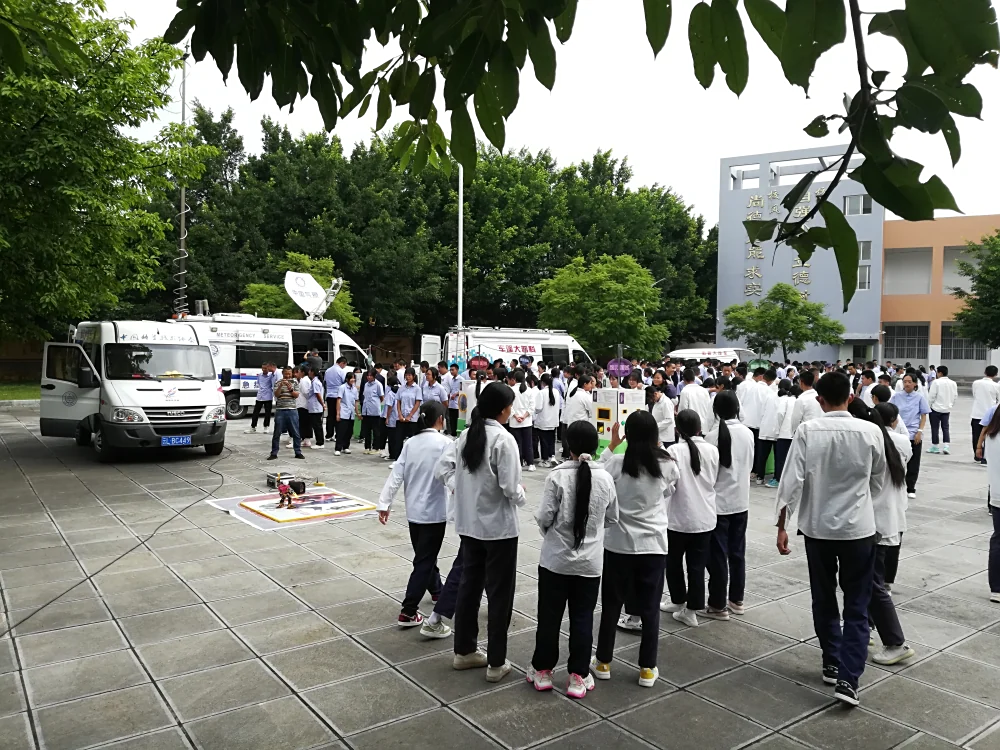弥渡县职业技术学校科普大篷车进校园服务活动
