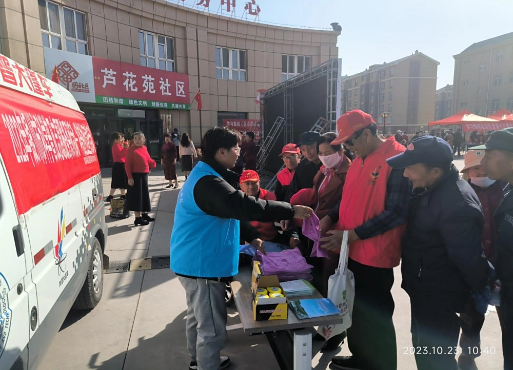 西夏区开科普大篷车下乡村进芦花苑社区