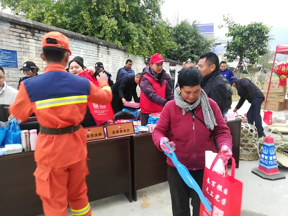 云南永平县科协到杉阳镇开展2024年法治宣传教育集中宣传志愿服务活动