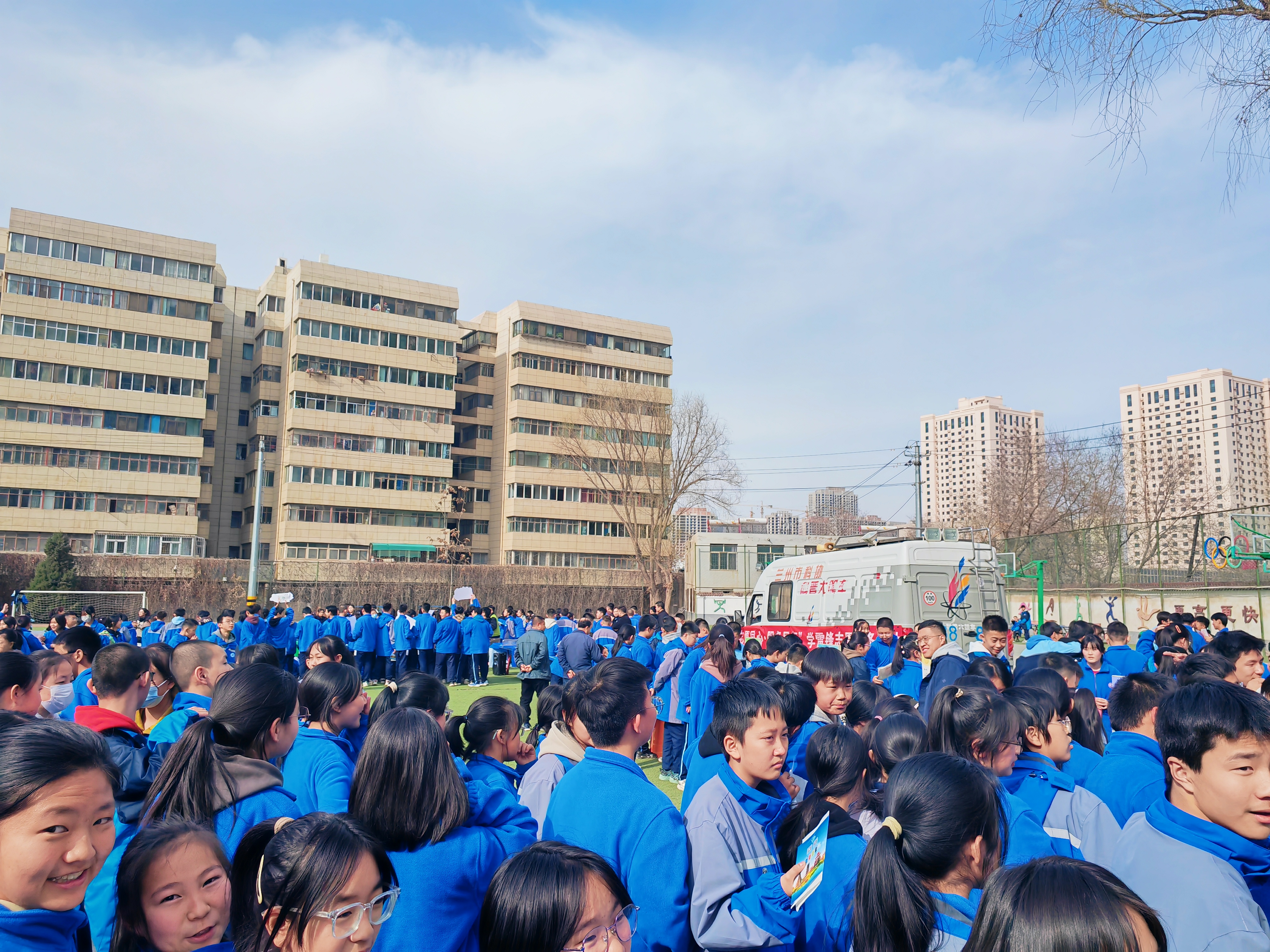 甘肃省兰州市科普大篷车助力三十二中科技梦想节