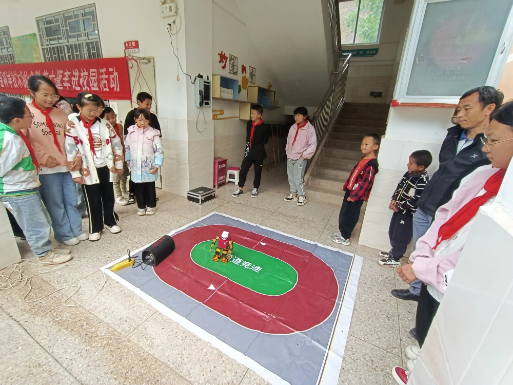 云南永平县科协到北斗乡六米村完小开展科普进校园活动
