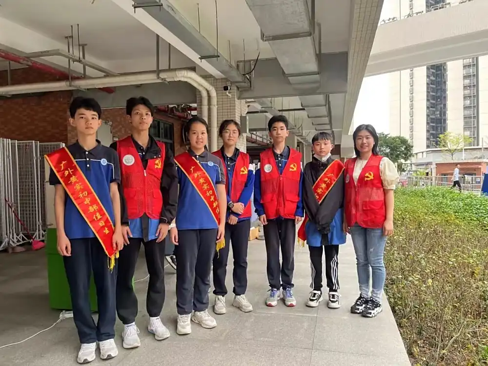 学生志愿者合影