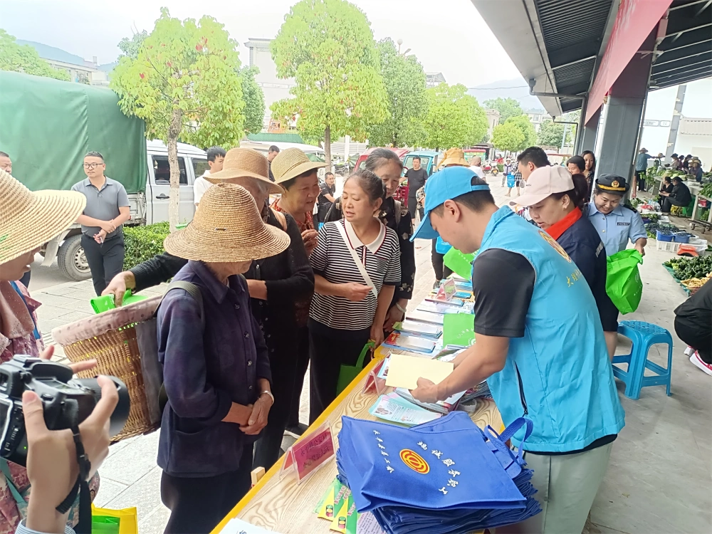 云南永平县科协开展全国安全宣传咨询日科普活动