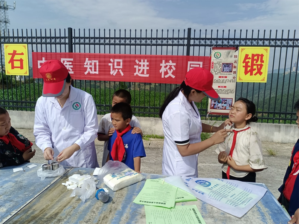 杉阳镇普棚村完小科普大篷车进校园活动
