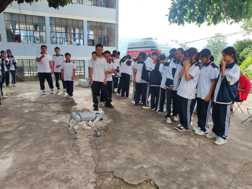 云南永平县杉阳镇初级中学科普大篷车进校园联合行动