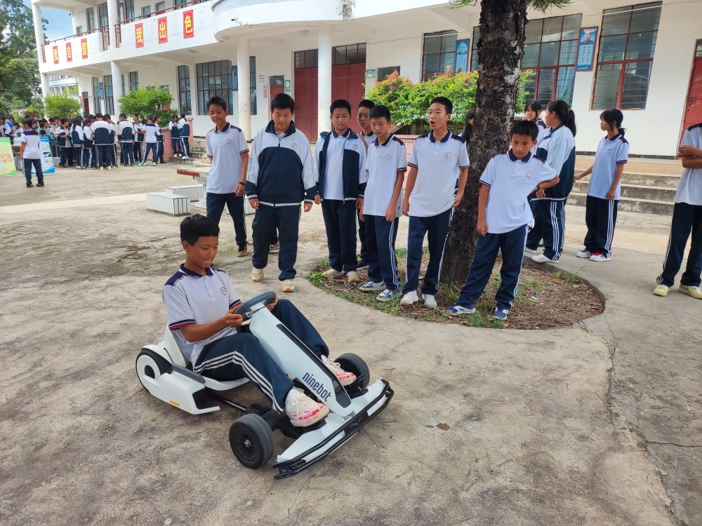 云南永平县杉阳镇初级中学科普大篷车进校园联合行动