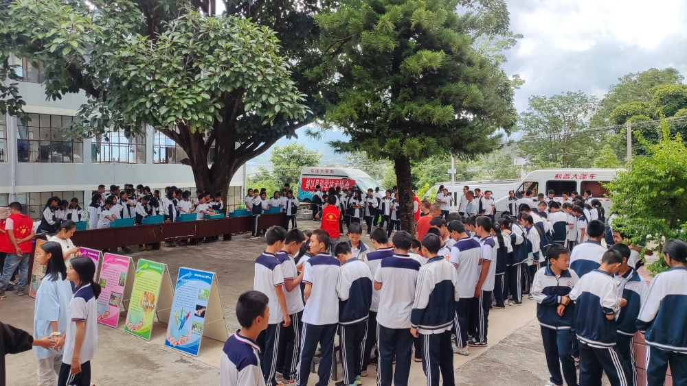 云南永平县杉阳镇初级中学科普大篷车进校园联合行动