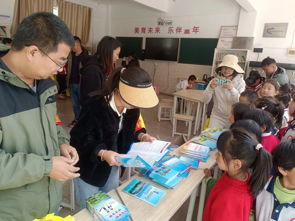 云南永平县厂街乡中心完小科普宣传服务活动