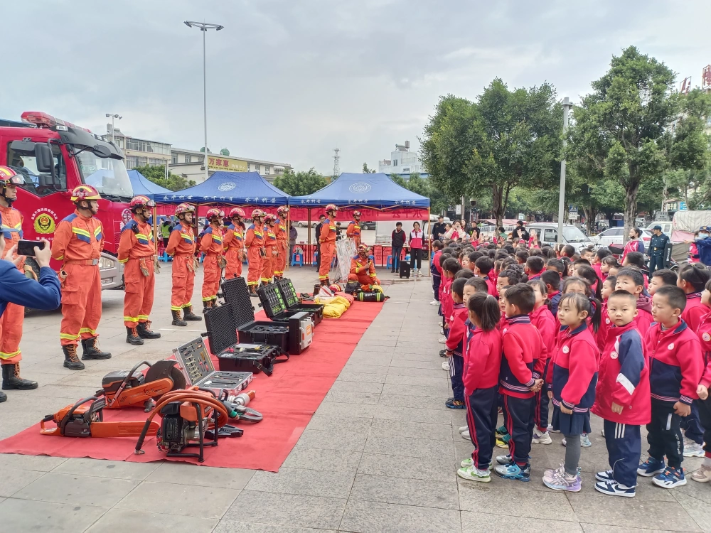 云南永平县科协开展全国119消防宣传月科普进社区服务活动