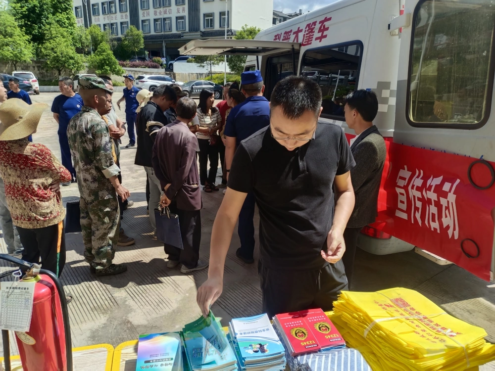 云南永平县科协龙街镇开展"科普+消防"暨学生防溺水应急科普“进农村”志愿服务活动