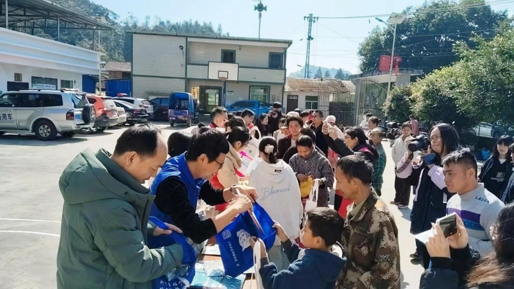 科普大篷车进社区