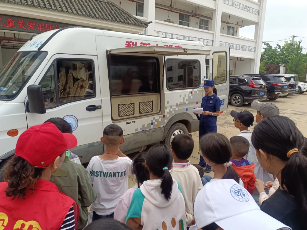 云南永平县科协到残疾人托养中心开展&ldquo;爱暖万家 陪伴成长&rdquo;科普+消防志愿服务关爱活动