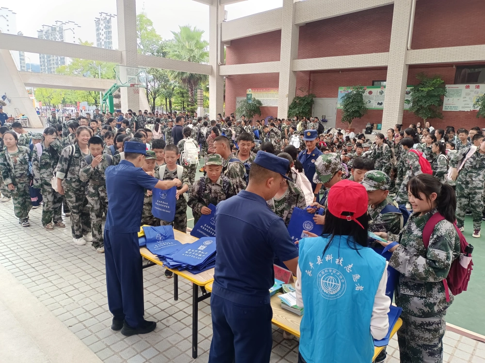 永平县科协开展2025年全国科普月“开学消防科普第一课”暨“院坝培训”进校园志愿服务活动