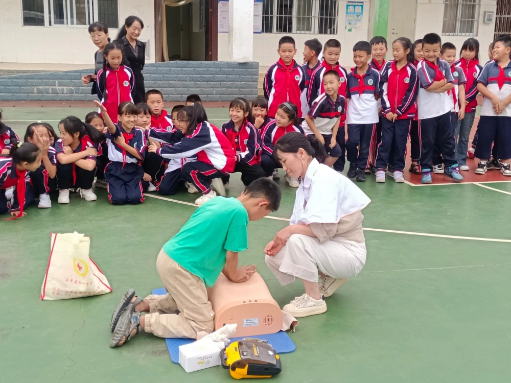 云南永平县科协开展2025年全国科普月“流动科普百县千车万里行”科普大篷车进校园志愿服务活动