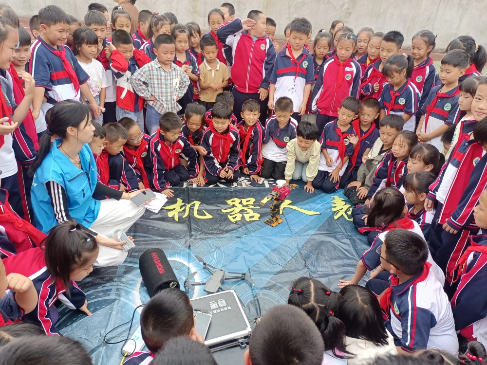 云南永平县科协开展2025年全国科普月“流动科普百县千车万里行”科普大篷车进校园志愿服务活动