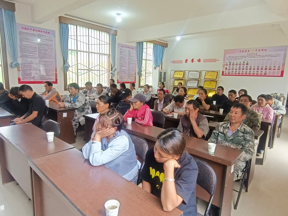 云南永平县科协开展科普大篷车进农村“流动科普百县千车万里行”志愿服务暨巾帼送法润农家普法宣讲活动